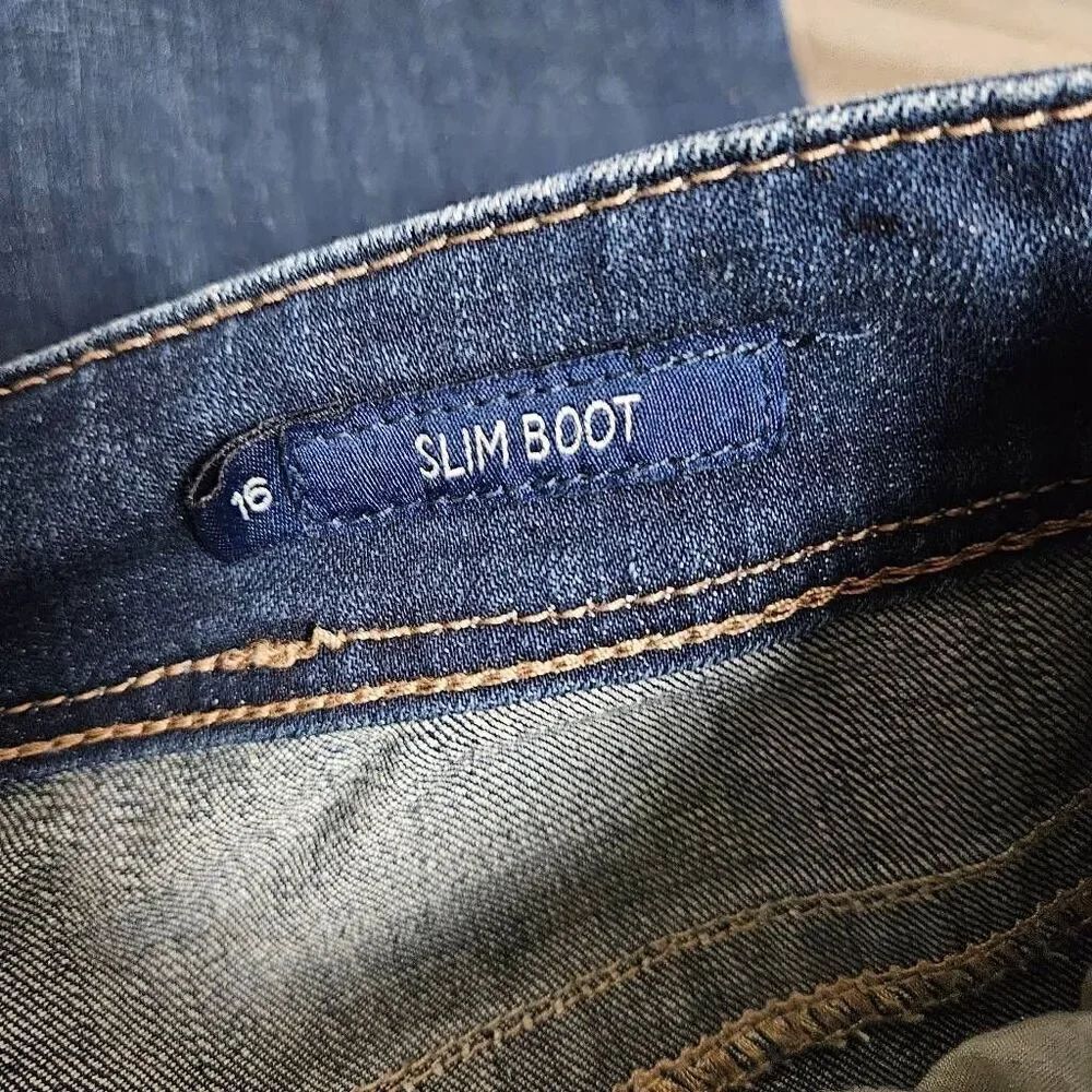 Seven7 Slim Boot Jeans - Picture 5 of 8